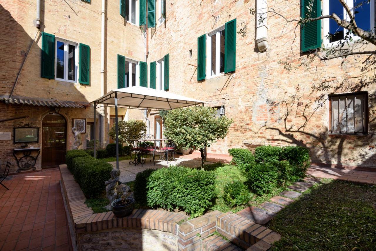 Piazza Paradiso 2*